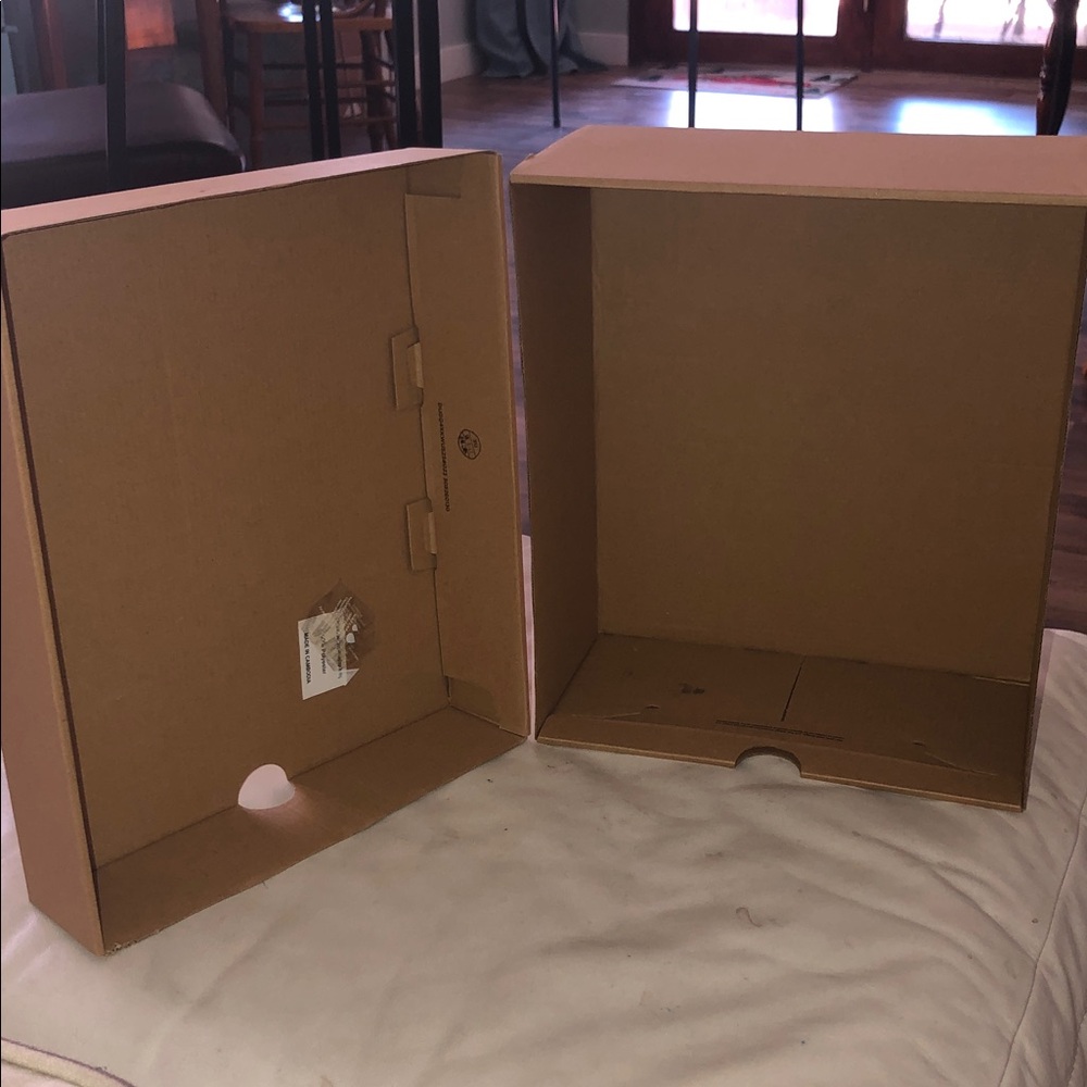 UGG REMOVABLE LID BOX EUC - Picture 7 of 7